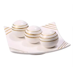 Centro de mesa: prato e 3 bolas decorativas